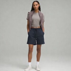 Lululemon Women's High Rise 5” Navy Scuba Shorts (128)